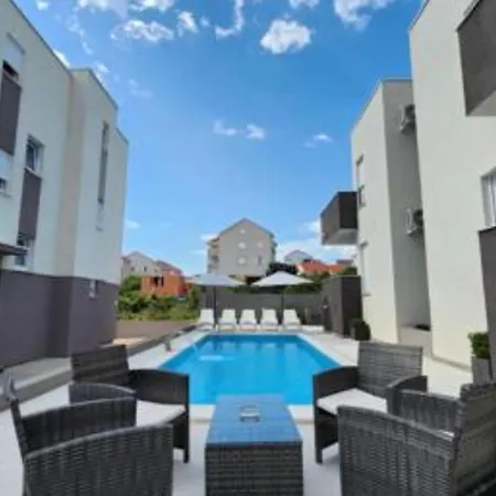 The Palms Luxury Pool Aparthotel Novalja Exterior foto