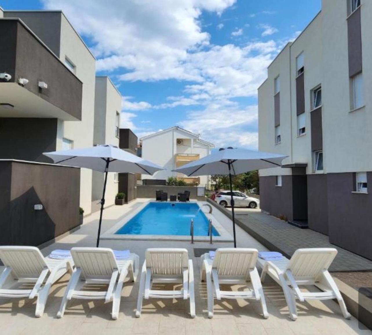 Apartment The Palms Luxury Pool *